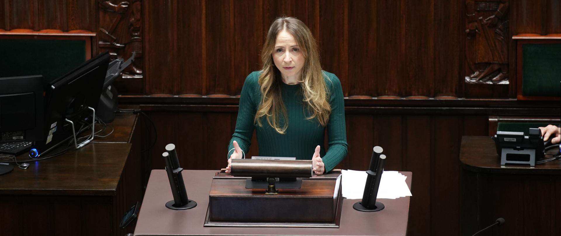 Ministra Agnieszka Dziemianowicz-Bąk w Sejmie o walce z mobbingiem