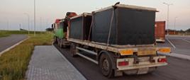 Miejsce kontroli przeładowanych ciężarówek z szambami betonowymi przez inspektorów lubelskiej Inspekcji Transportu Drogowego.