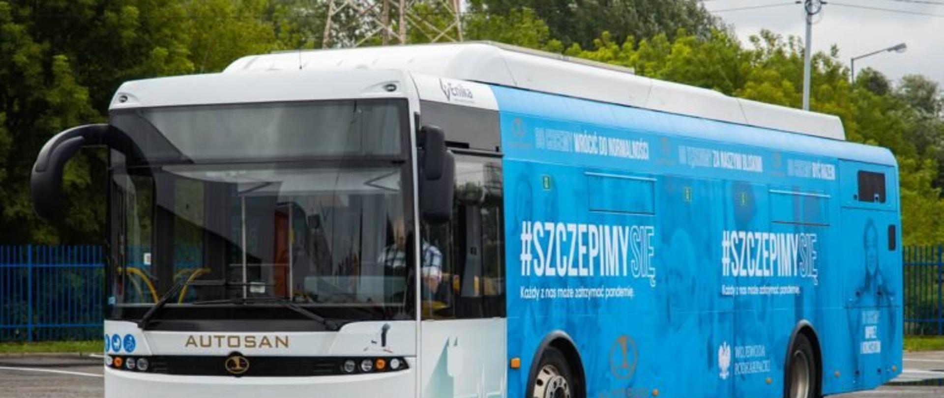 Szczepionkobus ruszył w trasę