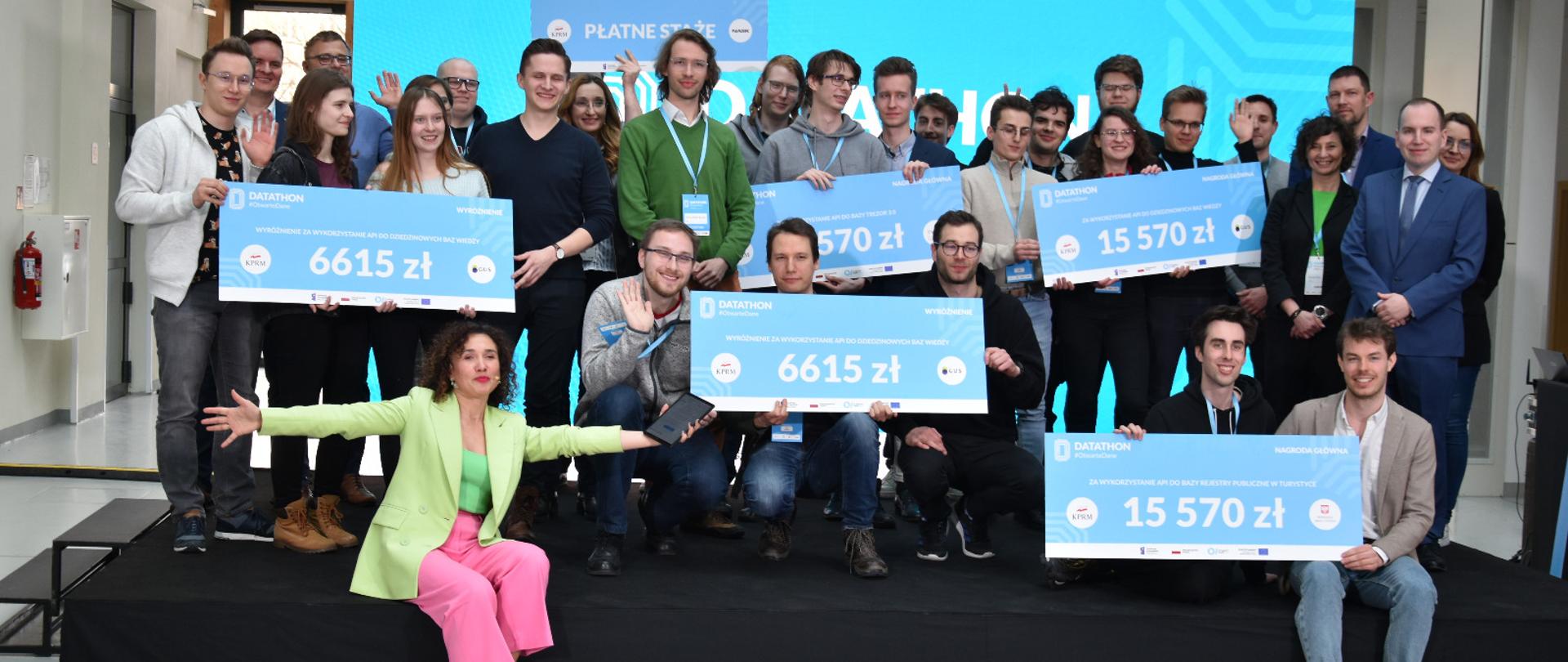 Poznaliśmy zwycięzców tegorocznej edycji Datathonu #OtwarteDane! - zdjęcie grupowe