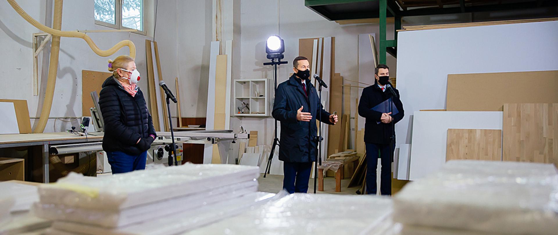  Premier Mateusz Morawiecki z wizytą w firmie Ekspozycja-Servis.