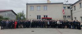 Zdjęcie grupowe wszystkich uczestników uroczystości. 