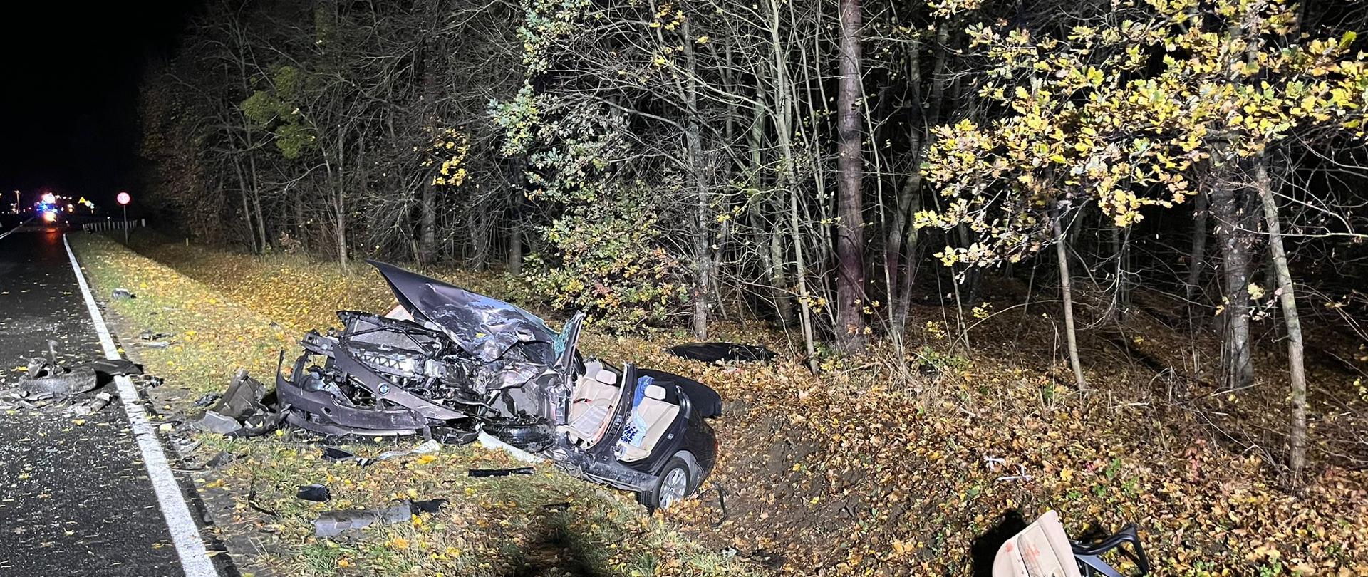 Na zdjęciu widać rozbity pojazd osobowy 