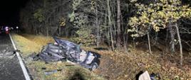 Na zdjęciu widać rozbity pojazd osobowy 