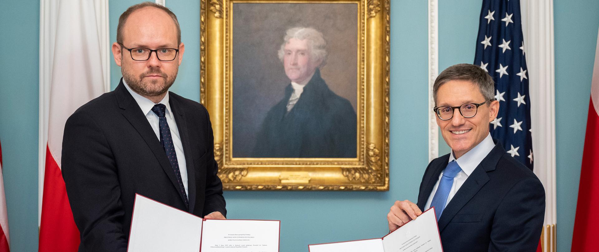 Wiceminister Marcin Przydacz złożył w Departamencie Stanu USA dokumenty ratyfikacyjne wyrażające zgodę Polski na przyjęcie Szwecji i Finlandii do NATO.
