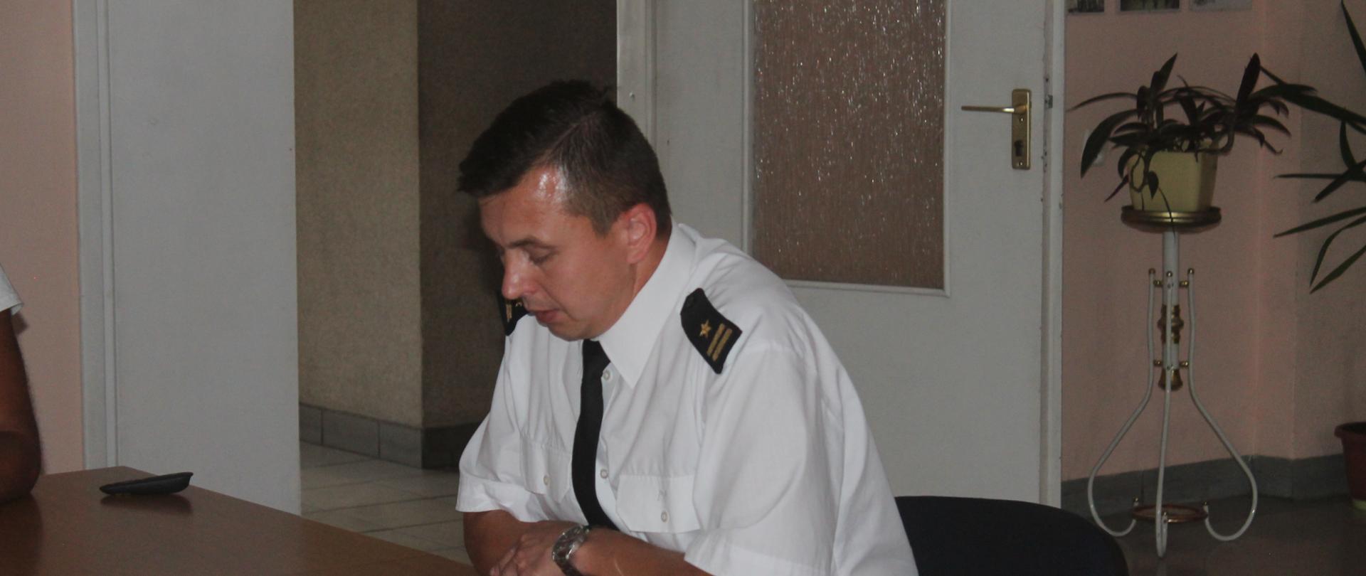 Zdjęcie przedstawia Z-ce Komendanta w trakcie spotkania.