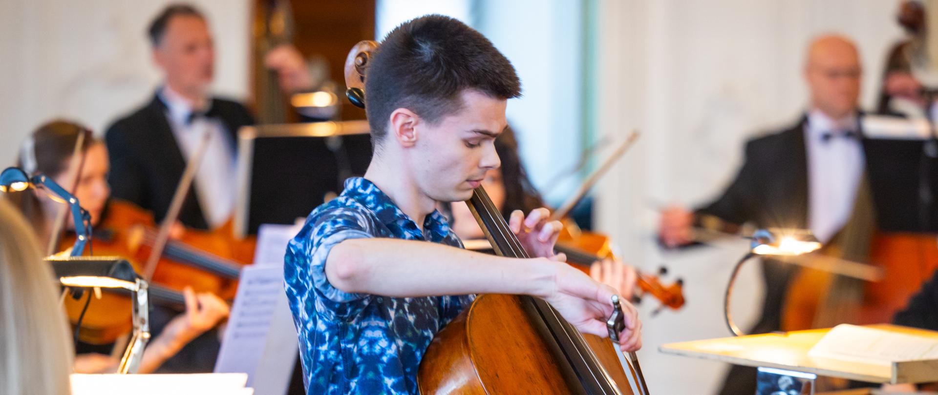 Rundāles pilī izskan koncerts ar poļu čellista piedalīšanos