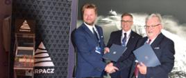 Porozumienie o współpracy pomiędzy Karpaczem a Bledem: Burmistrz Radosław Jęcek, Ambasador Krzysztof Olendzki i Burmistrz Janez Fajfar
