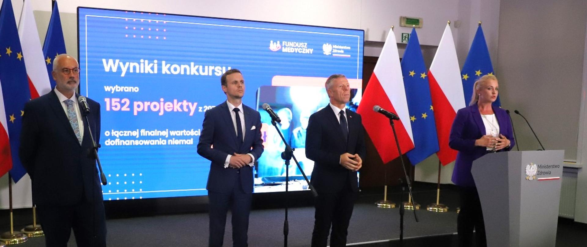 Na zdjęciu minister Katarzyna Sójka, wiceminister Marcin Martyniak, prof. Piotr Czauderna i przedstawiciel Kancelarii Prezydenta RP RP Piotr Ćwik, fot. MZ