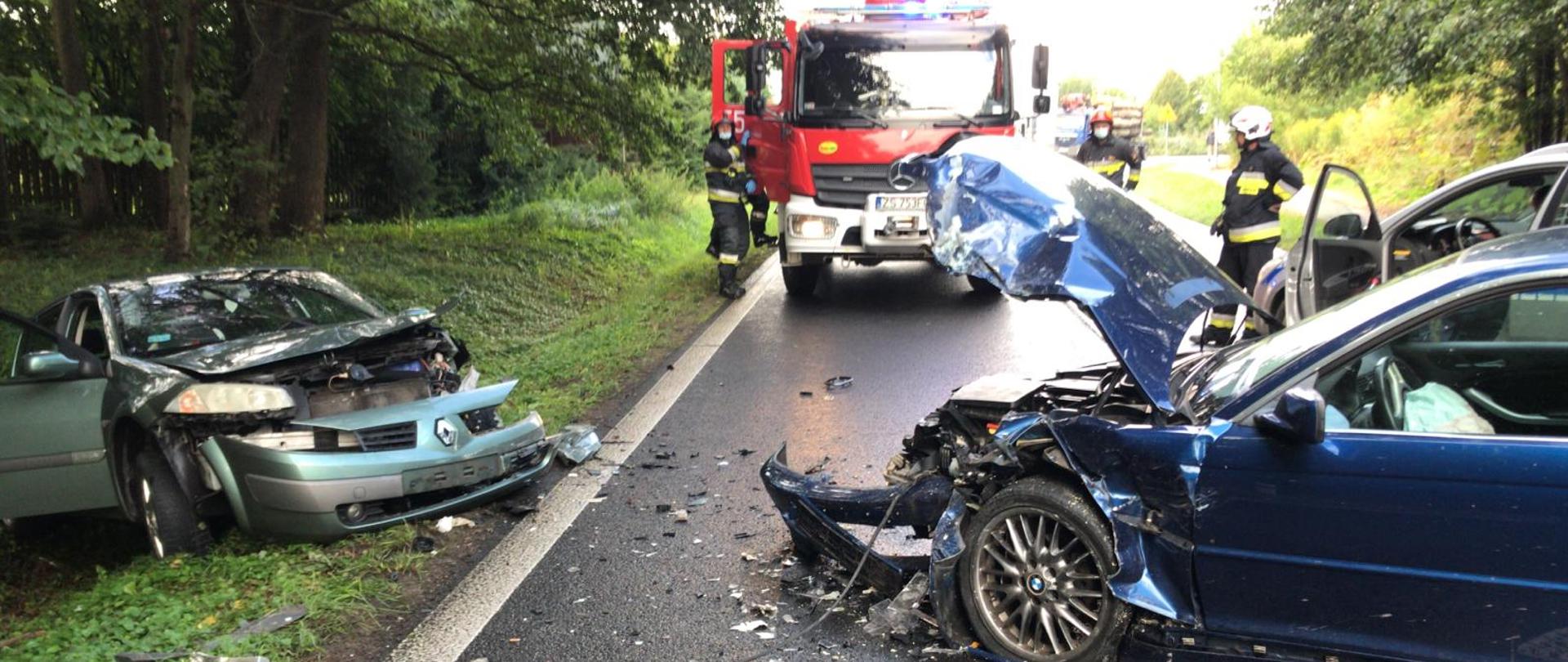 Zdjęcie zderzenia dwóch aut w miejscowości Połczyn-Zdrój