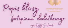 Popis uczniów klasy fortepianu dodatkowego mgr Edyty Suchanek, różowe tło, u góry po prawej logo szkoły,
