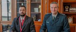 JM Rektor prof. Marek Adamski oraz KPWITD Maciej Batkowski podczas podpisywania porozumienia 