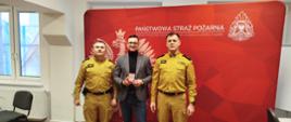 Wspólne zdjęcie Zastępcy Burmistrza Gminy i Miasta Lwówek Śląski wraz z Komendantem Powiatowym PSP w Lwówku Śląskim i Zastępcą Komendanta Powiatowego PSP w Lwówku Śląskim