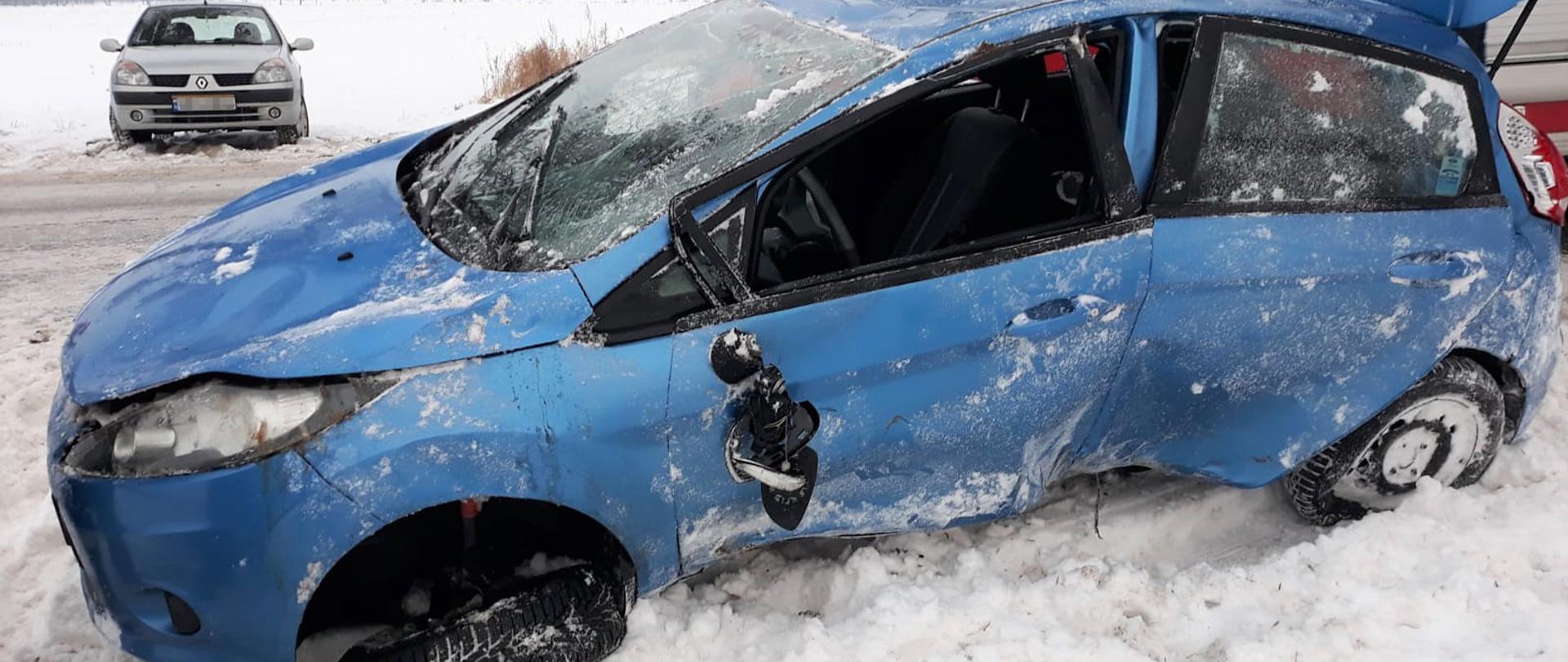 Wypadek samochodu osobowego w Chorzelach