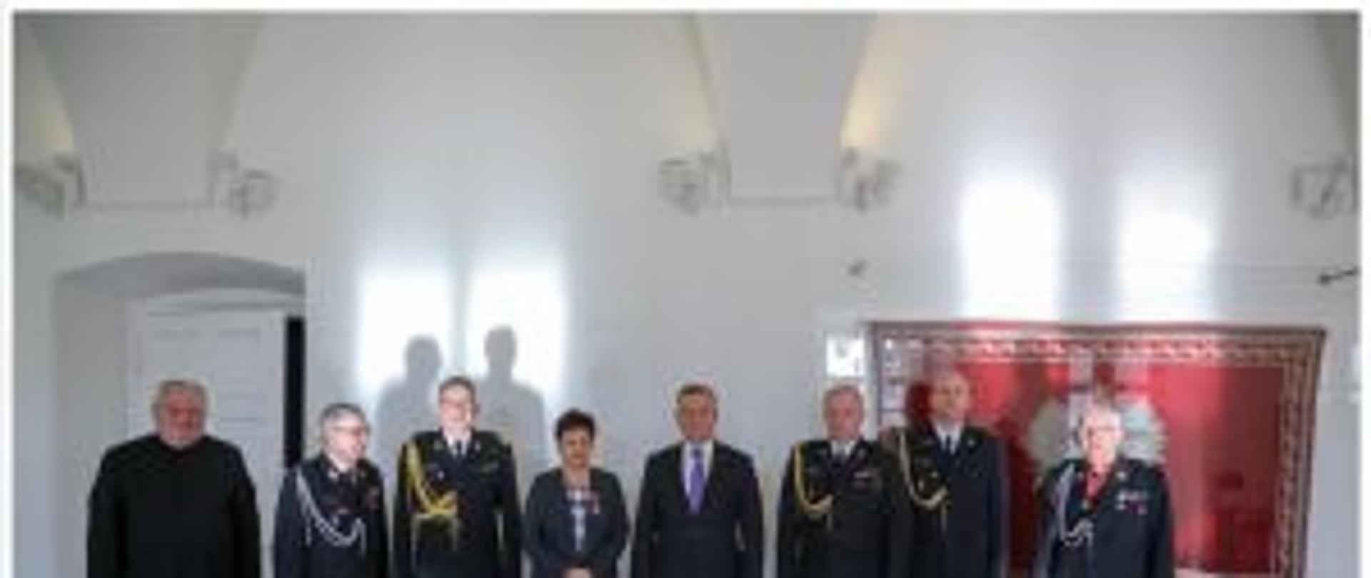 Pamiątkowe zdjęcie Prezydenta PR z przedstawicielami PSP i OSP woj. zachodniopomorskiego