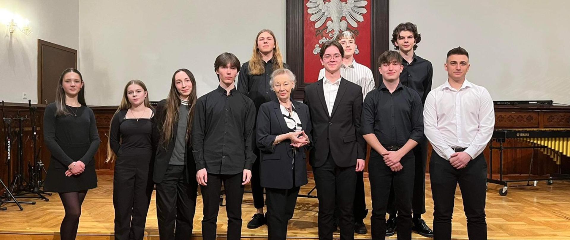 uczniowie klas V PSM II stopnia podczas swojego koncertu klasowego na scenie w Sali Królewskiej