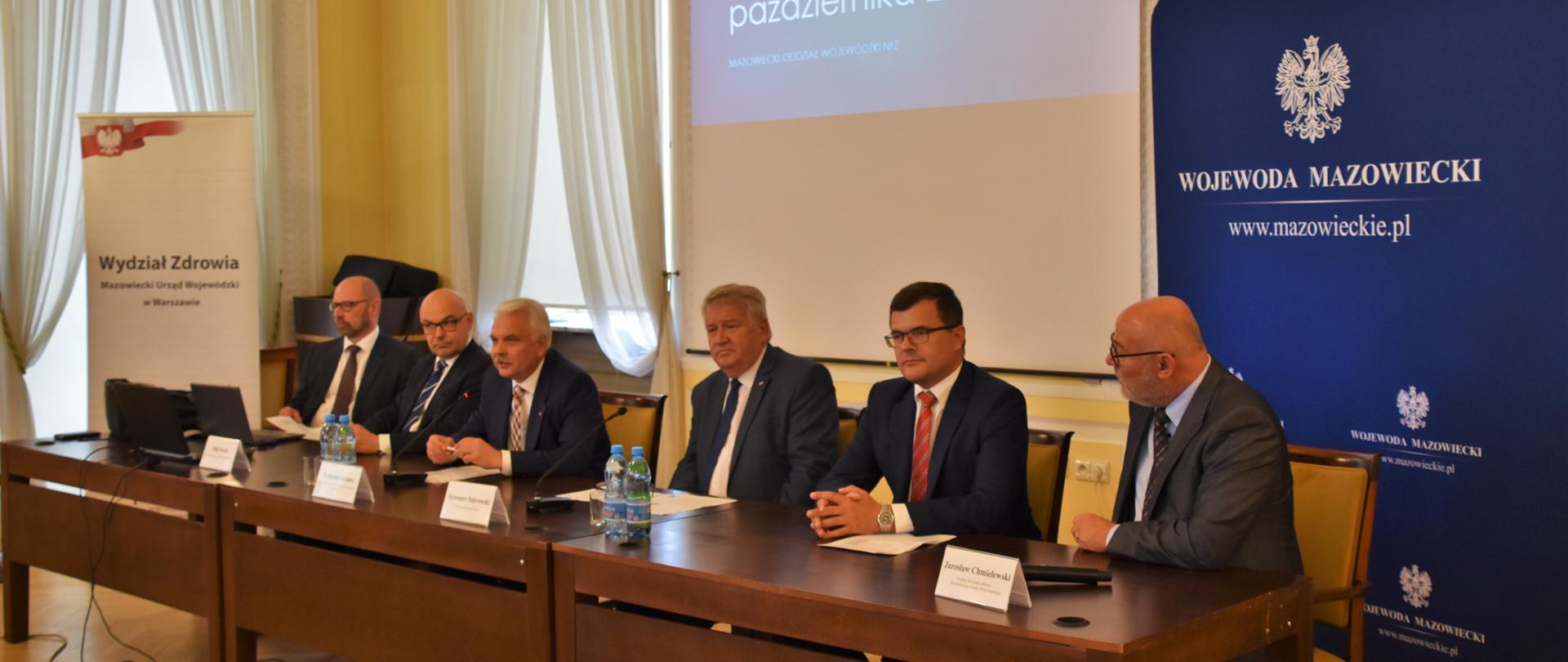 W spotkaniu z przedstawicielami szpitali I i II poziomu zabezpieczenia uczestniczyli m.in. Waldemar Kraska, Pełnomocnik Rządu ds. Państwowego Ratownictwa Medycznego, Wicewojewoda Mazowiecki Sylwester Dąbrowski, Filip Nowak oraz Dyrektor Mazowieckiego Oddziału Wojewódzkiego NFZ