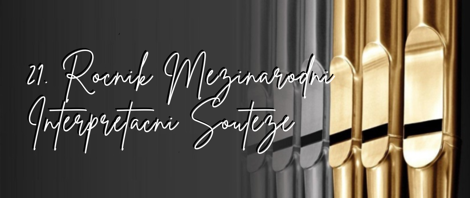 Grafika - szare tło połączone z grafiką piszczałek organowych (trzy z nich są w kolorze szarym, kolejne trzy w kolorze złotym) znajdującą się z prawej strony. Na tle znajdują się następujący napis (w kolorze białym): 21.Rocnik Mezinarodni Interpretacni Souteze