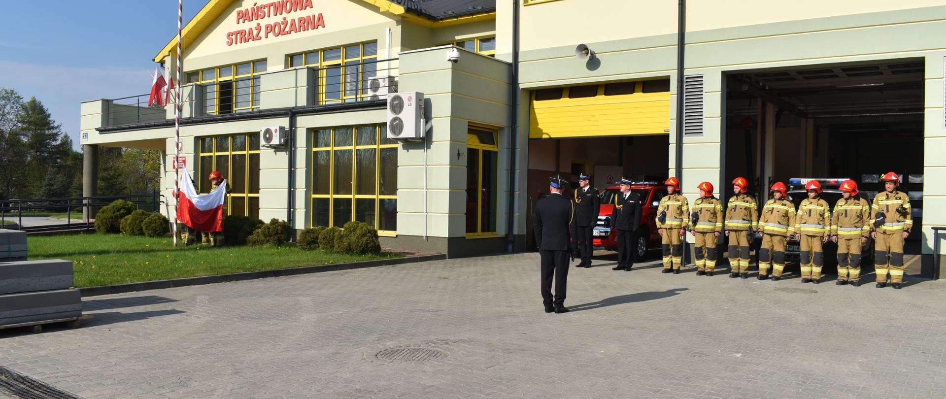 OBCHODY DNIA FLAGI RZECZYPOSPOLITEJ POLSKIEJ W KP PSP w PIŃCZOWIE 2022 R.