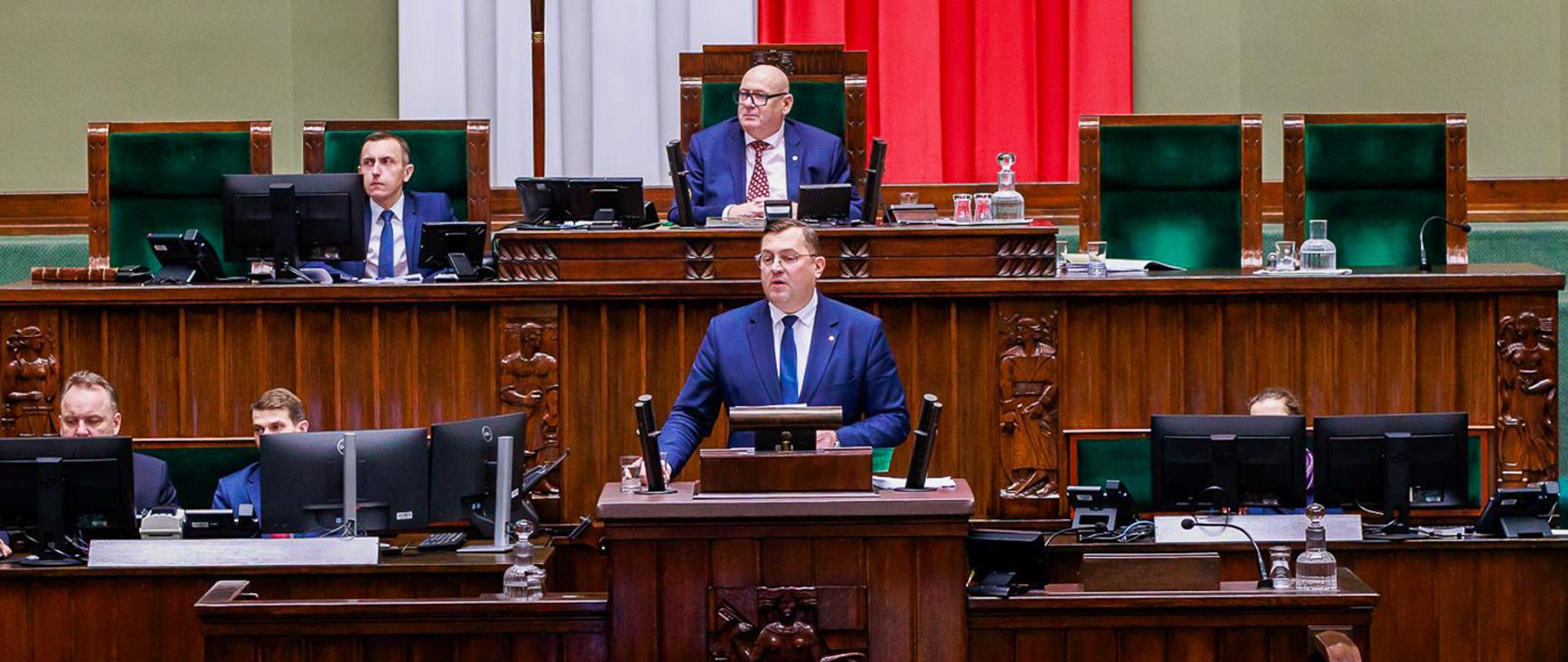 Minister Krajewski podczas przemówienia