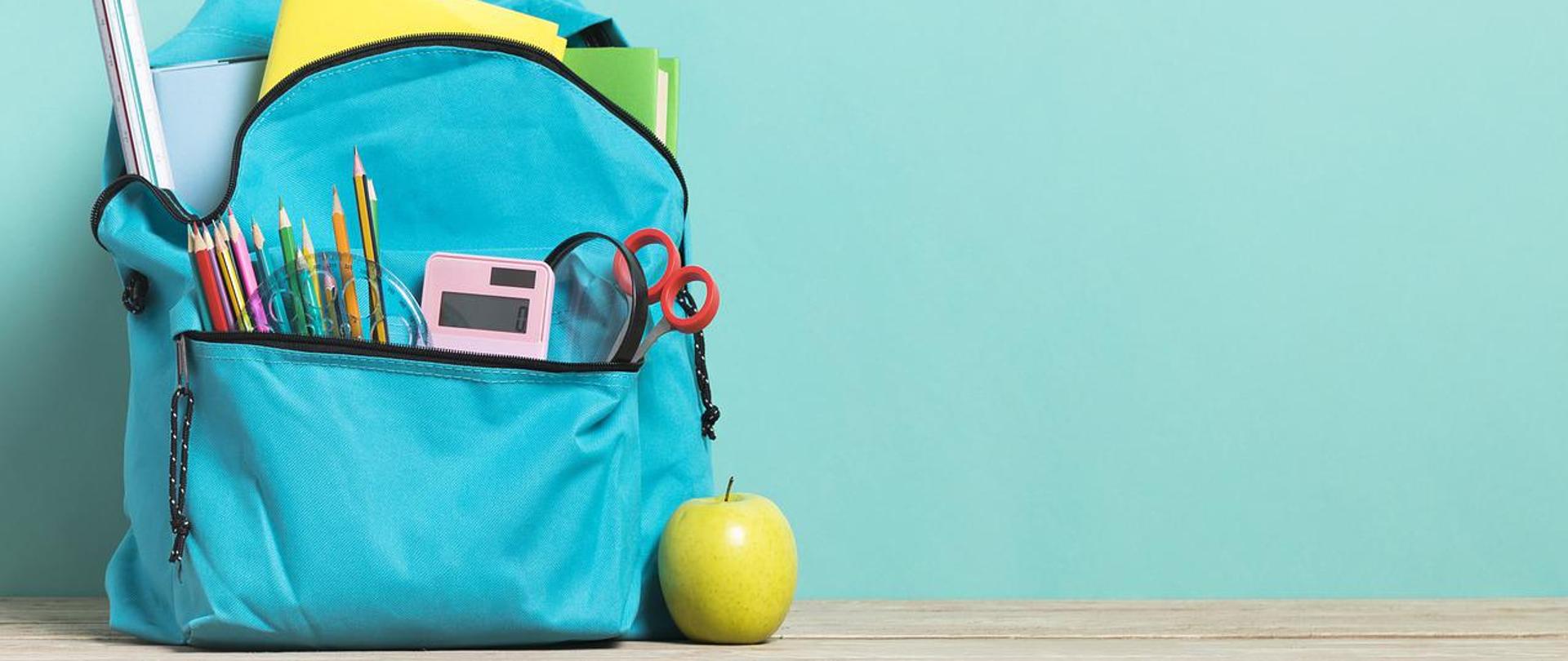 plecak z wyposażeniem do szkoły