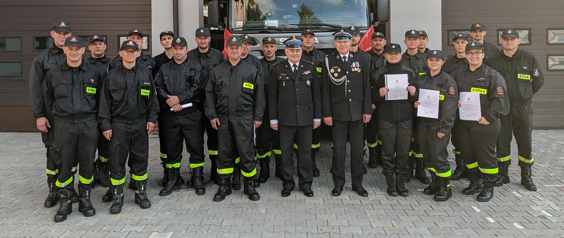 Zdjęcie grupowe z egzaminu