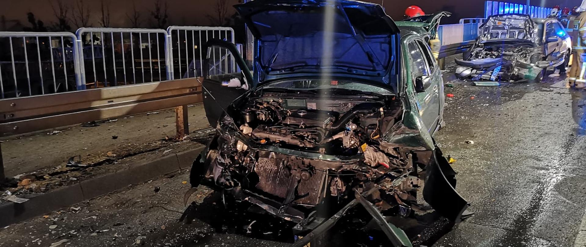 Samochód osobowy z uszkodzonym przodem pojazdu