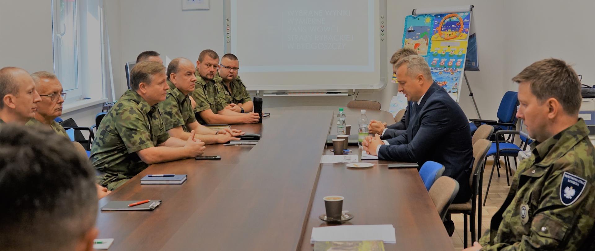 Konferencja wojewody ze strażnikami Państwowej Straży Rybackiej Województwa Kujawsko-Pomorskiego 