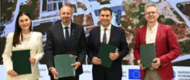 Podpisanie trzech umów z Gminą Jawor na realizację kompleksowej odbudowy infrastruktury wodociągowej i kanalizacyjnej zniszczonej podczas powodzi.