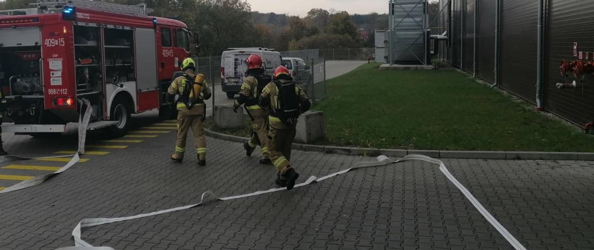 strażacy podczas ćwiczeń