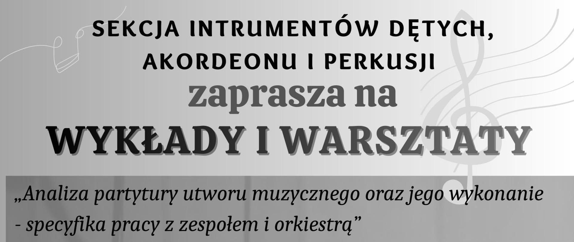 Plakat z wydarzeniem - Sekcja instrumentów dętych, akordeonu i perkusji zaprasza na wykład i warsztaty, które odbędą się 9 grudnia 2025r. o godz15:00, w sali lustrzanej ZPSM w Dębicy, warsztaty i wykład poprowadzi pan Jarosłąw Ignaszak; plakat jest w odcieniach szarośći, na środku plakatu w prostokącie umieszczono szare zdjęcie prowadzącego, który dyryguja, poniżej po prawej stronie plakatu umieszczono zdjęcie czarnobiałe prowadzącego, napisy czarne 