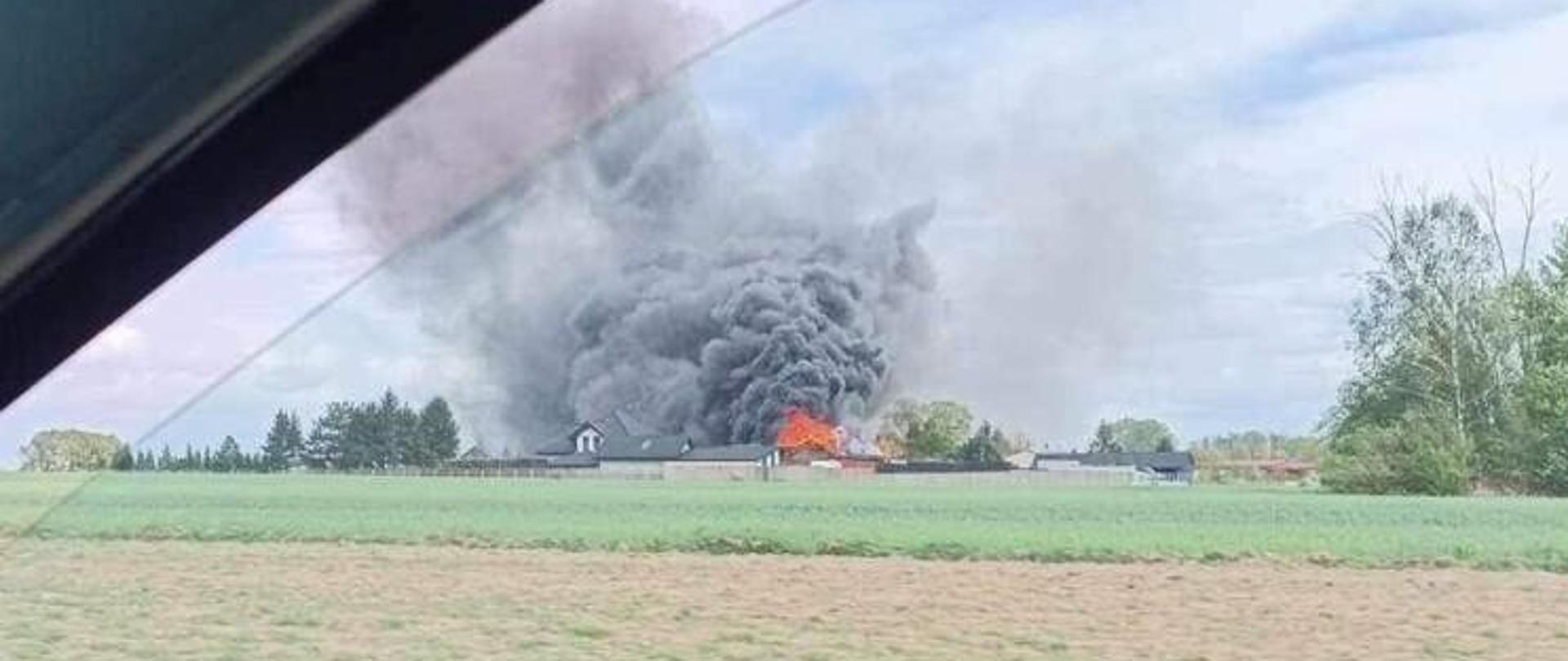 Pożar budynków w Koźlątkowie [16.04.2024]