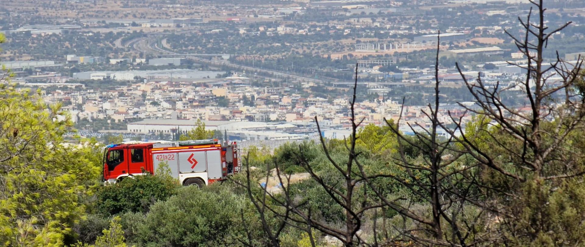 Chrzanowski samochód pożarniczy na tle greckich miast 
