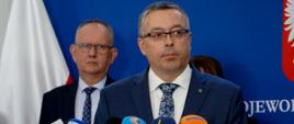 Artur Michalski, zastępca prezesa zarządu NFOŚiGW podczas uroczystości podpisania umów na dofinansowanie 39 autobusów dla pięciu miast Podkarpacia na kwotę prawie 88 mln zł.