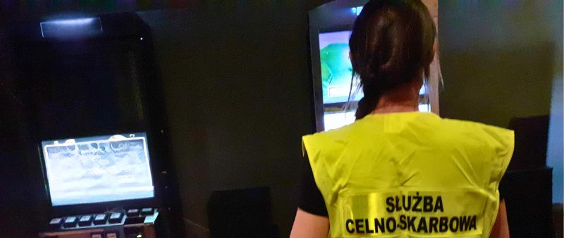 funkcjonariuszka Służby Celno-Skarbowej, nielegalny automat