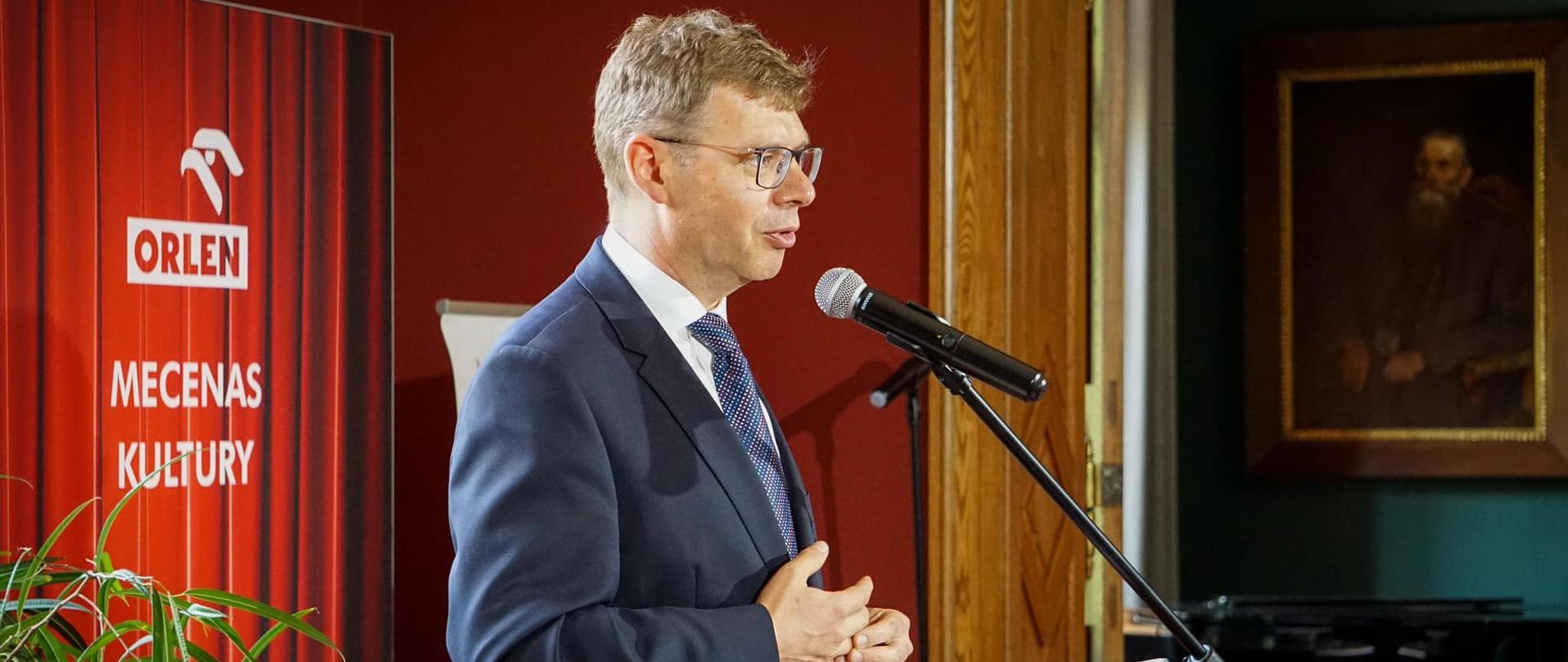 Wojewoda Artur Chojecki przemawia