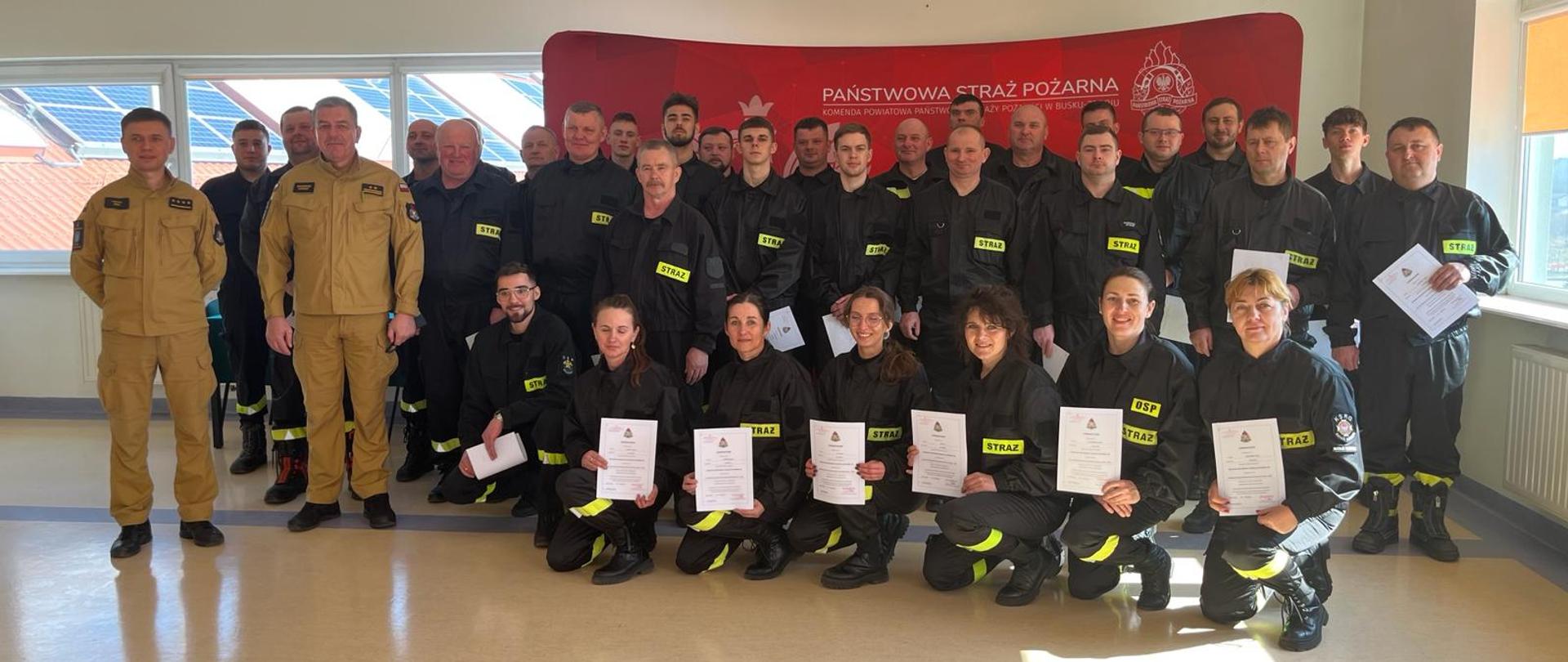 ZAKOŃCZENIE SZKOLENIA PODSTAWOWEGO STRAŻAKÓW RATOWNIKÓW OCHOTNICZYCH STRAŻY POŻARNYCH Z TERENU POWIATU BUSKIEGO