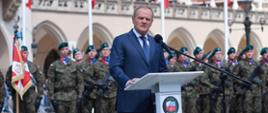 Premier Donald Tusk podczas uroczystości z okazji 80. rocznicy Bitwy o Monte Cassino oraz ustanowienia Święta 2. Korpusu Polskiego.