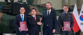 1 sierpnia 2025 r. w Gliwicach, Władysław Kosiniak - Kamysz wicepremier-minister obrony narodowej oraz Paweł Bejda sekretarz stanu w MON wzięli udział w uroczystości podpisania umowy wykonawczej na pozyskanie kolejnych czołgów K2, w tym pierwszych czołgów w konfiguracji K2PL. Podpisanie umowy poprzedziło spotkanie ministrów obrony Polski i Korei Południowej w Jednostce Wojskowej AGAT. Fot. Krzysztof Niedziela/MON