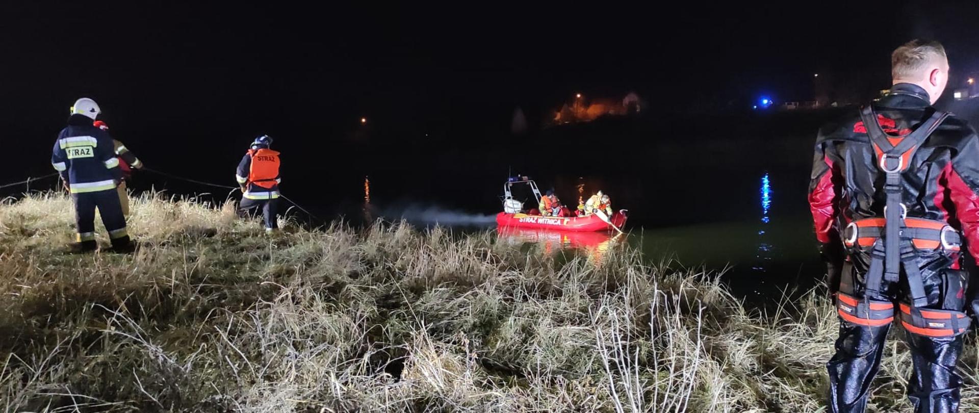 Wypadek samochodu osobowego. Samochód wpadł do Warty.