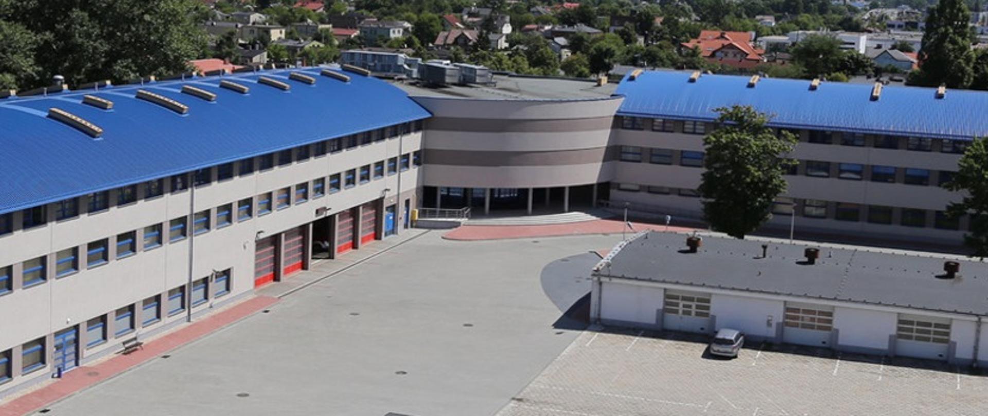 Nowy budynek Szkoły od strony wewnętrznej - widok z góry