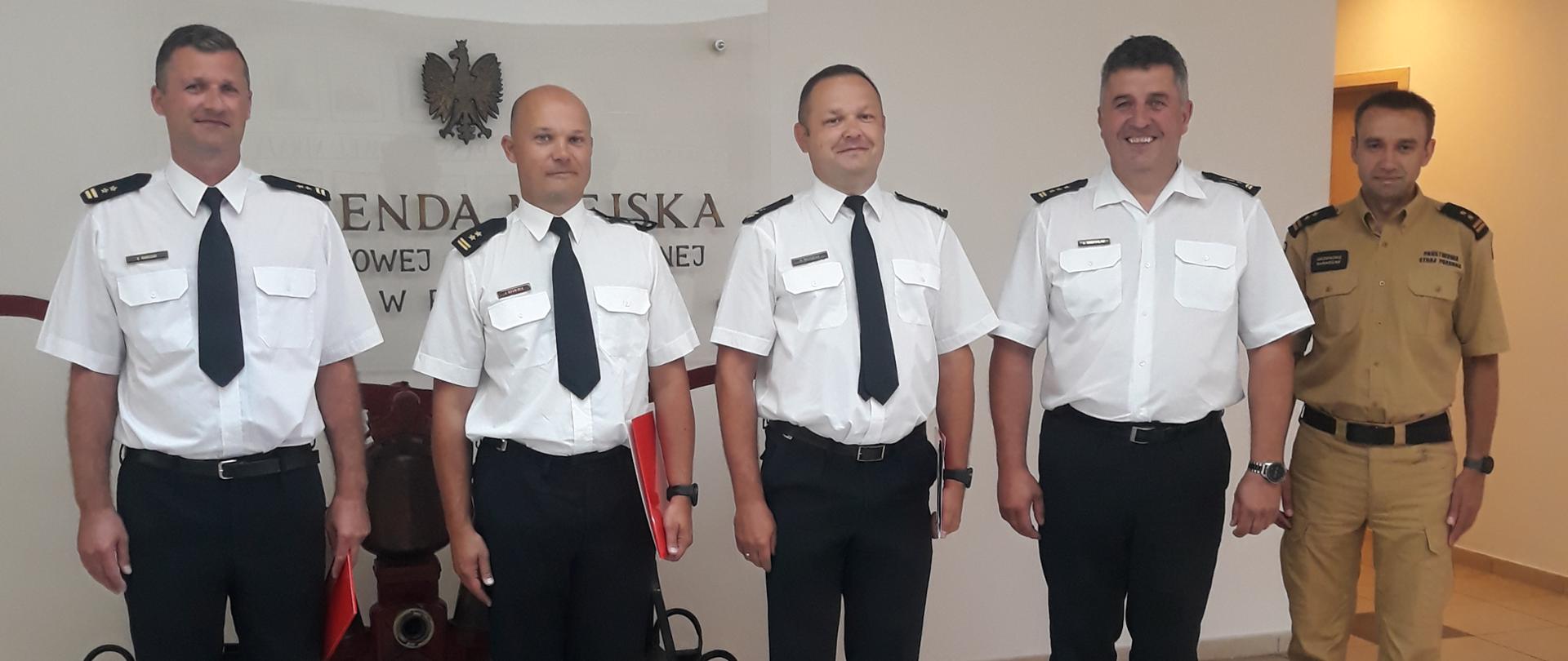 Gratulacje i podziękowanie za zaangażowanie oraz wieloletnią służbę