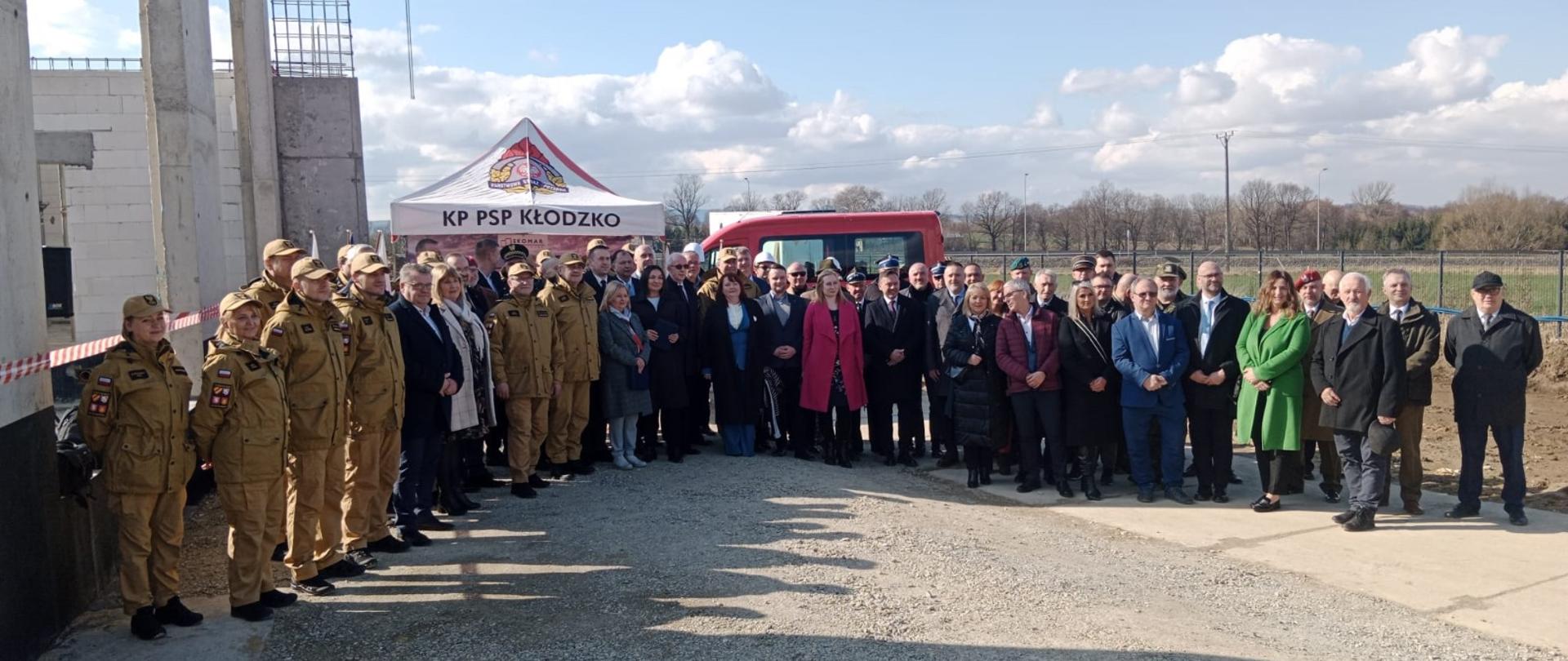 Uroczysty apel z okazji wmurowania aktu erekcyjnego