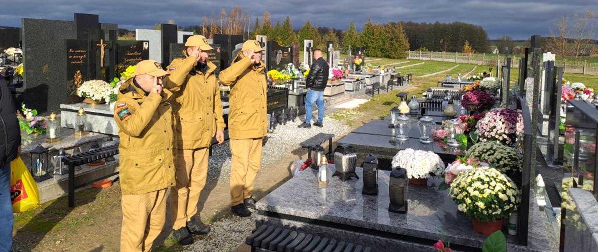 Funkcjonariusze KP PSP w Kolnie oddali hołd zmarłym strażakom
