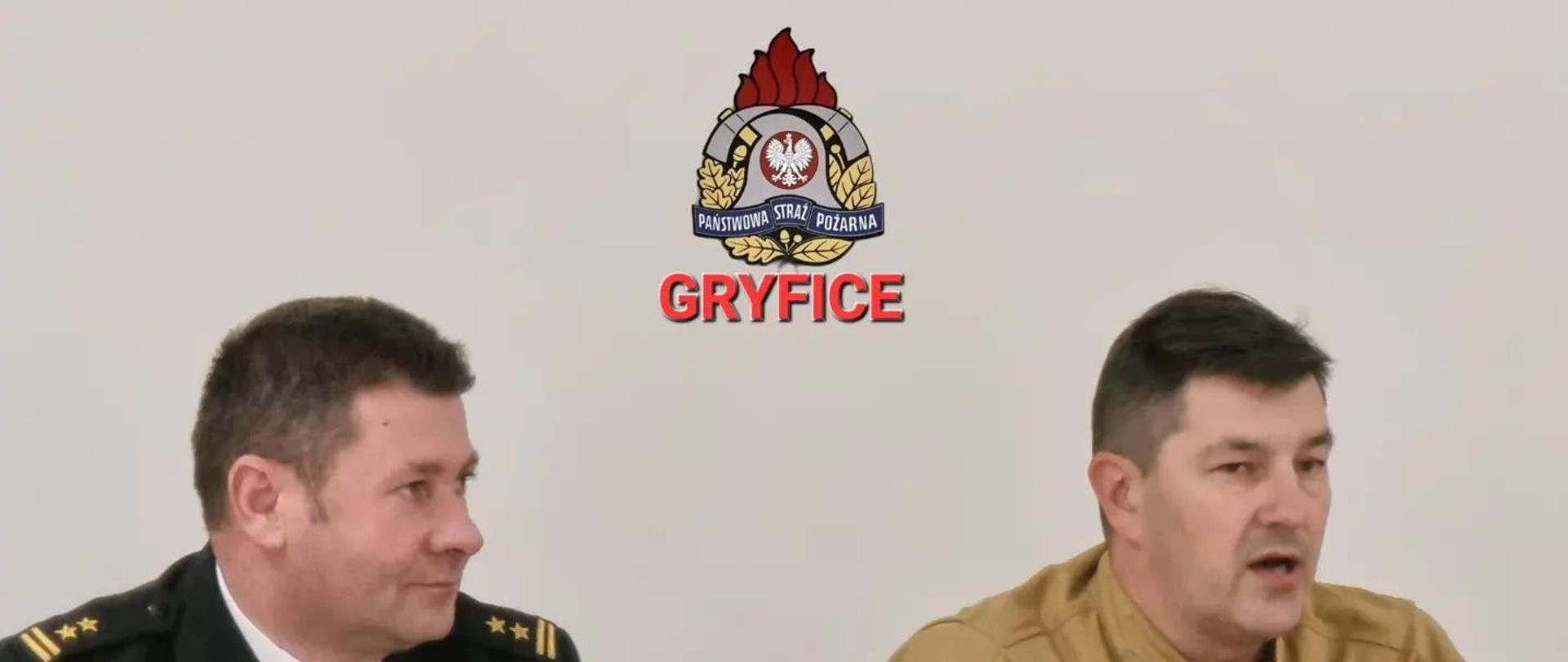 Na zdjęciu Zastępca Komendanta Wojewódzkiego PSP w Szczecinie oraz Komendant Powiatowy PSP w Gryficach
