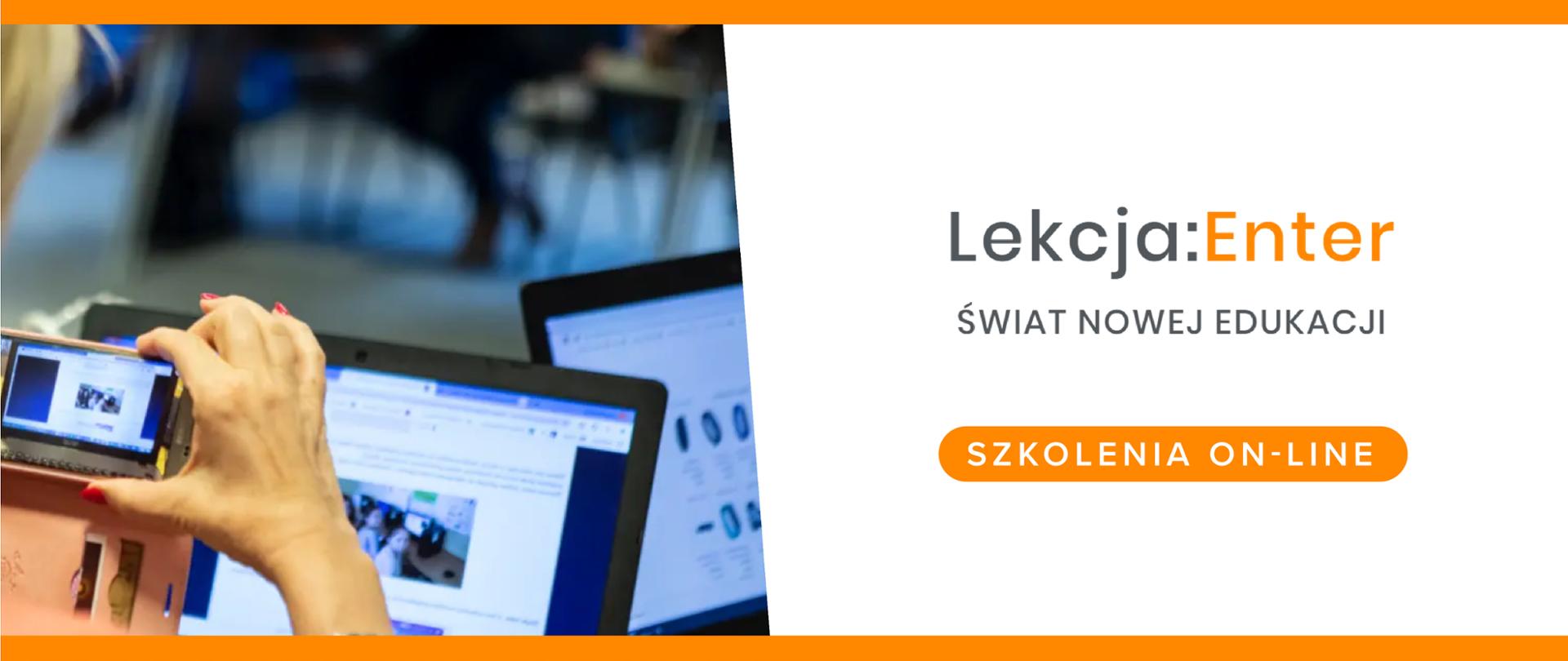 Kobieta robi zdjęcie ekranu laptopa telefonem. Po prawej stronie napis na białym tle: "Lekcja: Enter – świat nowej edukacji – szkolenia on-line"
