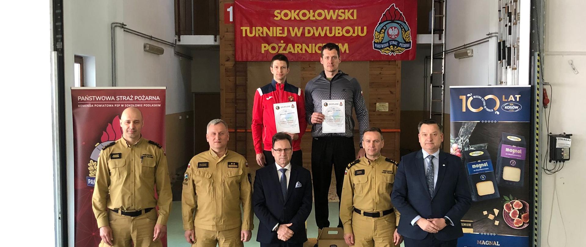 Wyróżnieni dyplomami oraz goście uroczystości.