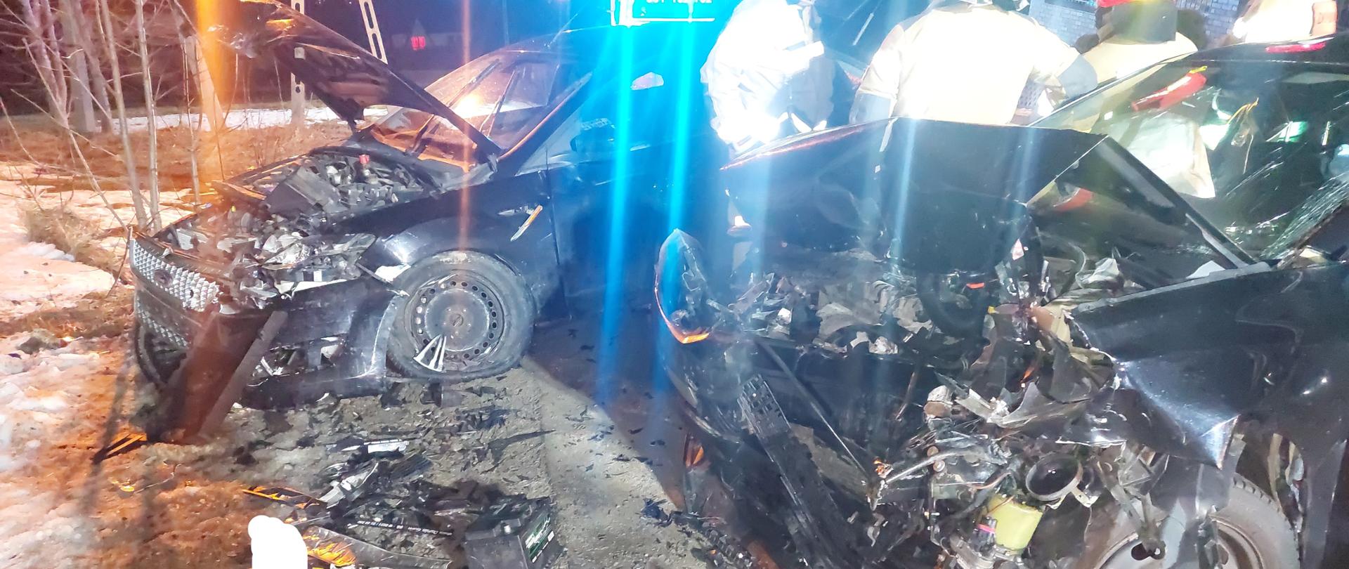 Czołowe zderzenie dwóch pojazdów w miejscowości Rdzawka 