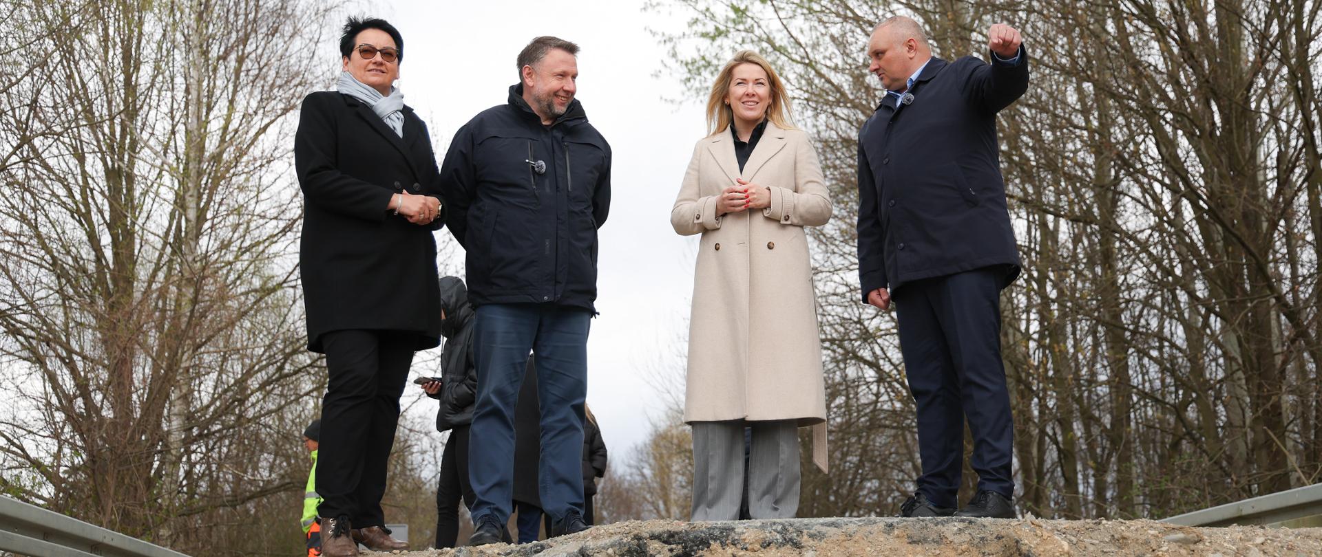 Minister Marcin Kierwiński, Sekretarz Stanu Magdalena Roguska, Wojewoda Opolska Monika Jurek podczas wizyty na Opolszczyźnie.