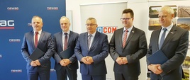 Minister A. Adamczyk podczas podpisania umowy na lokomotywy Dragon 2 